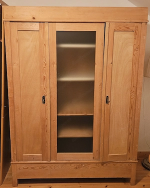 Alter Massivholzschrank, 2-türig + beweglicher Glaseinsatz, zerlegbar Bild 2