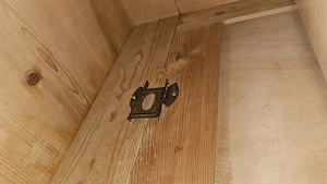 Alter Massivholzschrank, 2-türig + beweglicher Glaseinsatz, zerlegbar Bild 3