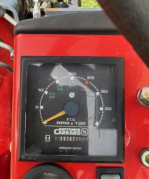 CARRARO TTR 4400  HST zu verkaufen Bild 4