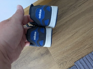 Adidas Sneaker in Größe 24 Bild 3