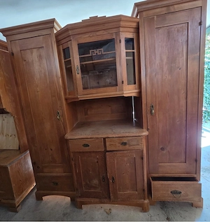 Wohnzimmerschrank