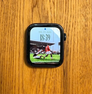Apple Watch SE 44 mm GPS   sehr guter Zustand   Original Zubehör Bild 3