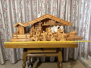 Wunderschöne alpenländische Weihnachtskrippe massiv (100 cm) mit handgeschnitzten Zirben-Figuren Bild 4