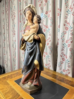 Klassische Madonna mit Kind (ca. 60 cm)   Sakrale Holzskulptur   Heiligenfigur farbig gefasst Bild 4