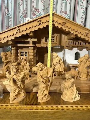Wunderschöne alpenländische Weihnachtskrippe massiv (100 cm) mit handgeschnitzten Zirben-Figuren