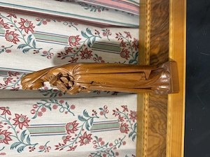 Holzschnitzerei Hl. Theresia von Lisieux mit Rosen & Kreuz (ca. 30 cm)   Massivholz geschnitzt Bild 5