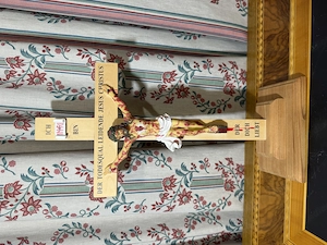 Original  Qualvolles Kruzifix    Kruzifix des Kostbaren Blutes (ca. 45 cm)   Ahornholz Stand- & Wand Bild 2