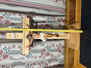 Original  Qualvolles Kruzifix    Kruzifix des Kostbaren Blutes (ca. 45 cm)   Ahornholz Stand- & Wand