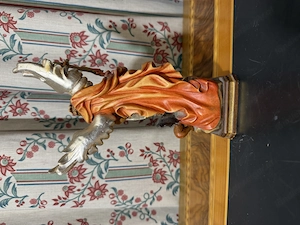 Erzengel Michael stürzt Luzifer (ca. 22 cm)   Detailreiche Skulptur   Sakrale Kunst farbig & silber  Bild 4