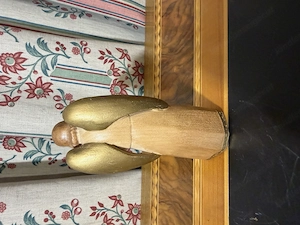 Holzschnitzerei Schutzengel mit Kind (ca. 15,5 cm)   Massivholz geschnitzt mit Goldflügeln Bild 3