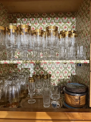 Großes Vintage Gläser-Set mit edlem Goldrand (Mäander-Muster)   Bar- & Trinkgläser Konvolut