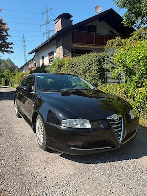 Alfa Romeo GT  Sportwagen   Coupé Bild 2