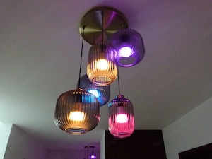 Design-Pendelleuchte 5-flammig Riffelglas Messing   neuwertig Bild 5