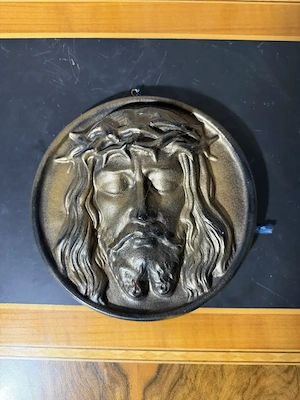 Wandrelief  Heiliges Antlitz Christi  Bronzeoptik   Besonderes Zeitdokument (Dornbirn 1973)