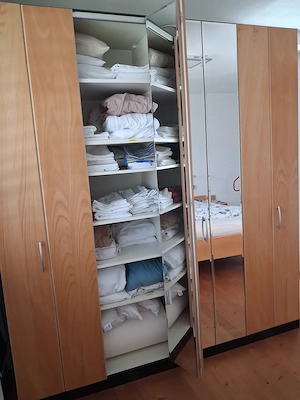 Schlafzimmer-(Kleider-Wäsche-Spiegel-Schrank) Bild 3