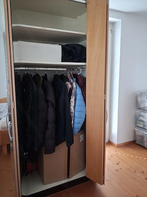 Schlafzimmer-(Kleider-Wäsche-Spiegel-Schrank) Bild 2