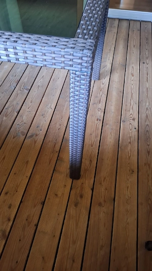 Tisch und Stühle  Bild 3