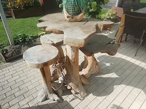 Stehtisch mit Bank und 2 Stehtisch Hocker mit Fußrasten 