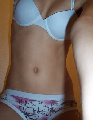 Hi, im charlotte 23years  Bild 2