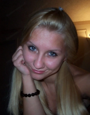Hi, im charlotte 23years  Bild 3