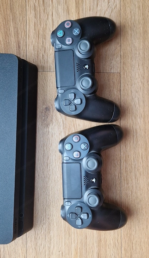 PS 4 Slim 1TB inklusive 2 Controller, Zubehör und RDR2 (Disc) Bild 2