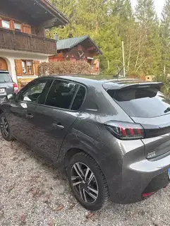 Peugeot 208 Allure Pure Tech  Bild 5
