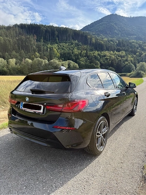BMW 1er-Reihe 118i, M-Paket Interieur - Exterieur Sport-Line Klein-  Kompaktwagen Bild 3