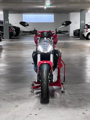 Ducati Monster 821 Bild 2