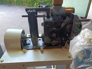 Tuben-Füllmaschine für Alu-Tuben zu verkaufen Bild 2