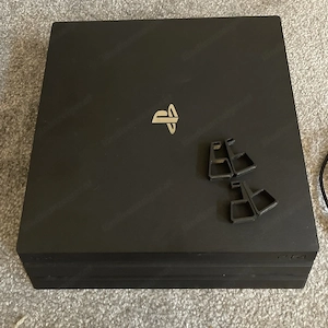 PlayStation 4 Pro 1TB mit 4 + 2 Controllern + VR Set - Schwarz, FW: 12.50+2TB Bild 2