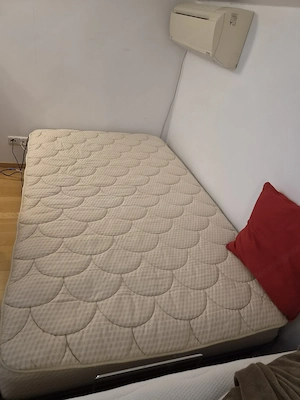 Bett mit Metallgerüst  Bild 2