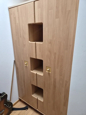 Einfacher Holzschrank Bild 3