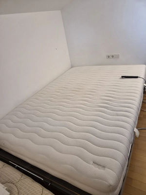 Bett mit Aufstehhilfe  Bild 2