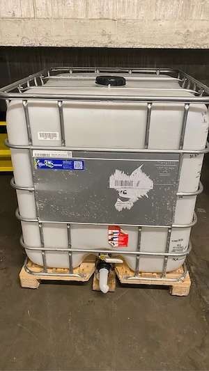 Container IBC auf Holzpalette 1000L