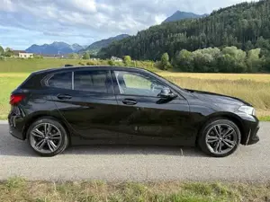BMW 1er-Reihe 118i, M-Paket Interieur - Exterieur Sport-Line Klein-  Kompaktwagen Bild 2