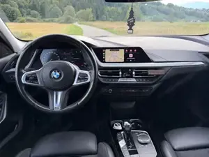 BMW 1er-Reihe 118i, M-Paket Interieur - Exterieur Sport-Line Klein-  Kompaktwagen Bild 4
