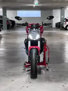Ducati Monster 821 Bild 2