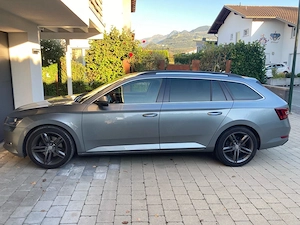 Skoda Superb Kombi 2.0 TDI Bild 2