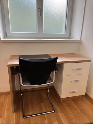 Schreibtisch + Stuhl wie neu! Bild 5