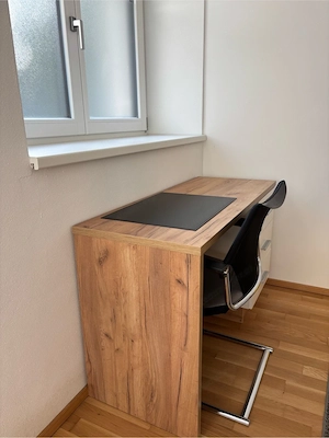 Schreibtisch + Stuhl wie neu! Bild 4