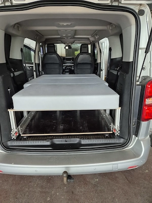 Peugeot Traveller mit Campingausstattung Bild 4