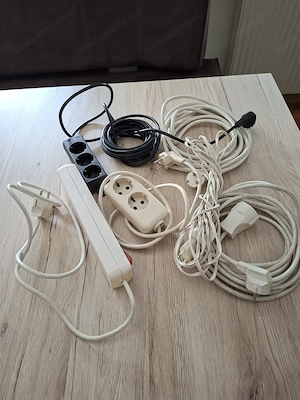 Verschiedene Netzkabel - Verteiler  Bild 3