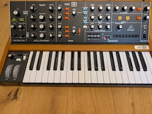 Behringer Poly D Synthesizer Bild 2