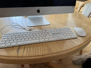 iMac 27 Zoll mit Tastatur und Maus Bild 2