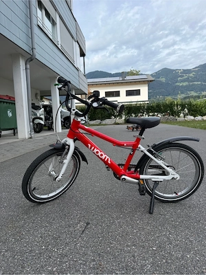 Woom 3 - in rot mit Ständer