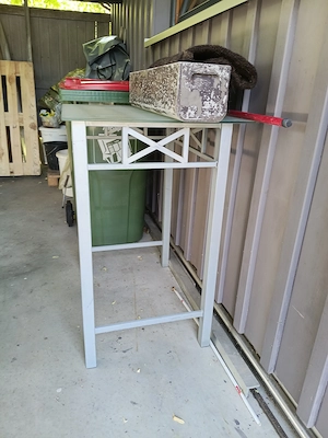 Metallgestell mit Glasplatte Bild 2