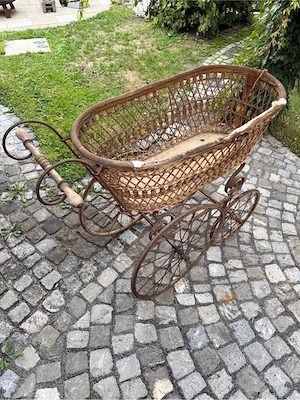Antiker Kinderwagen tolle Deko Bild 3