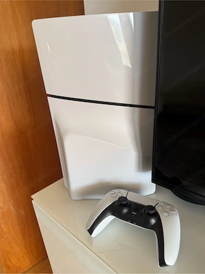 PS 5 Slim mit laufwerk optisch und technisch 1a  Bild 2