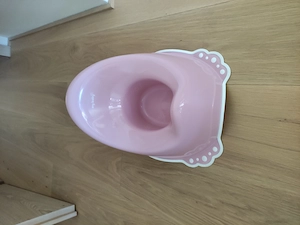 Töpfchen und Kloaufsatz