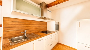 Außergewöhnliche 2,5-Zimmer-Dachgeschosswohnung mit Galerie & historischem Sichtgebälk in Bürs Bild 6